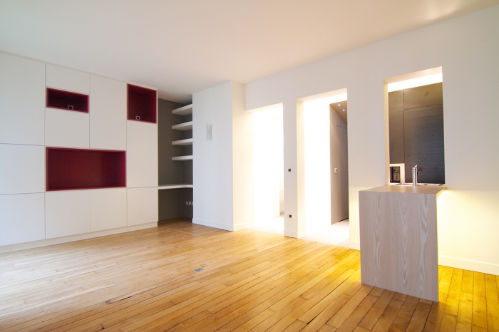 Appartement  Neuilly : vue du sjour vrs le grand meuble sur mesure